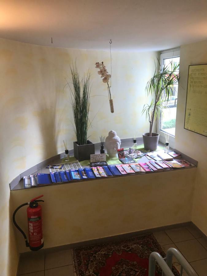 Apartmenthaus Zentrum Komfort Apartments Mit Minikuchen Verschiedener Grossen Cassel Extérieur photo