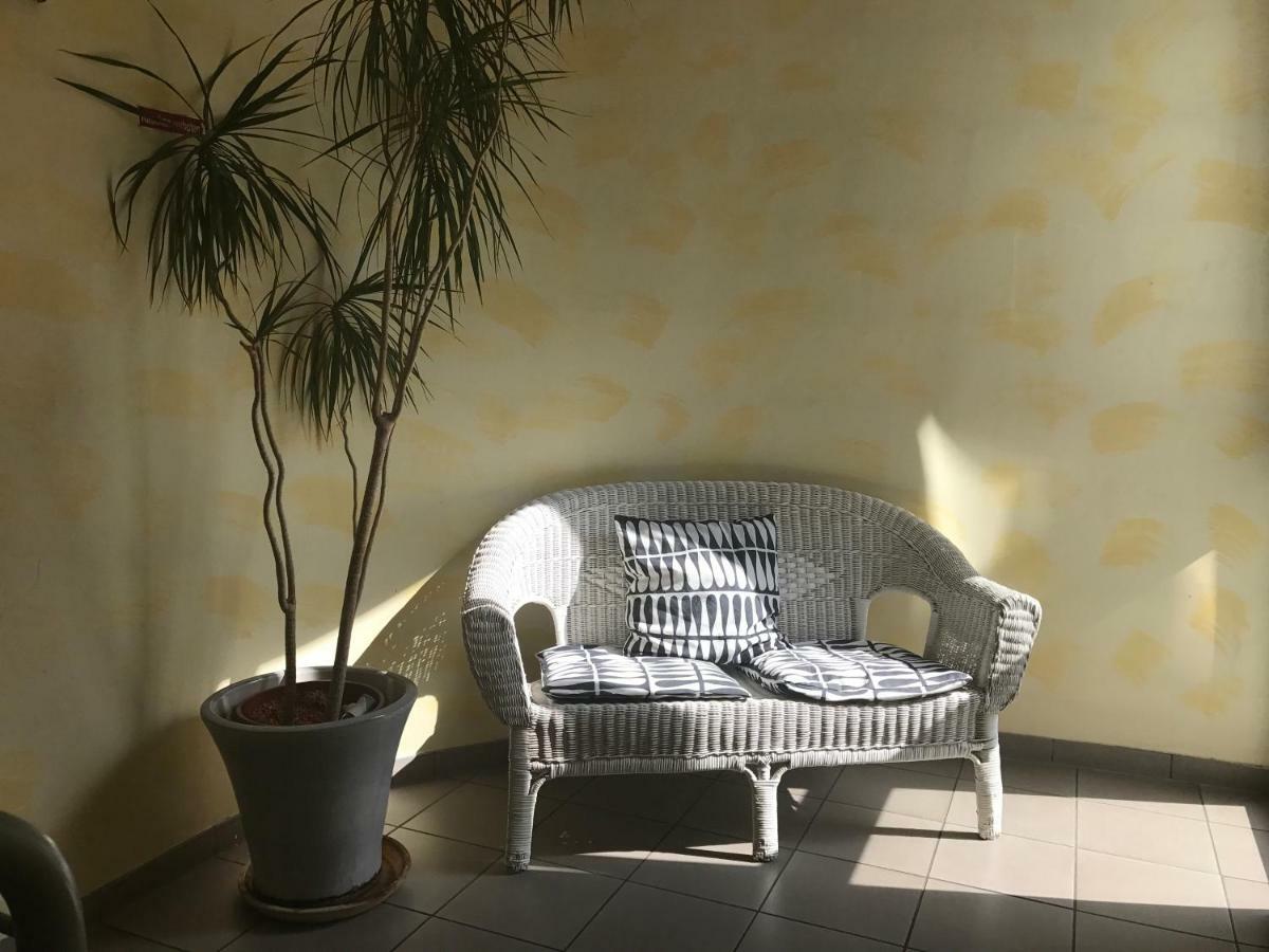 Apartmenthaus Zentrum Komfort Apartments Mit Minikuchen Verschiedener Grossen Cassel Extérieur photo