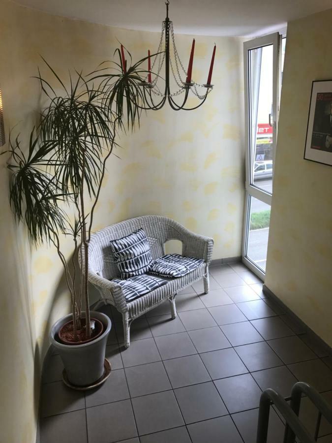 Apartmenthaus Zentrum Komfort Apartments Mit Minikuchen Verschiedener Grossen Cassel Extérieur photo